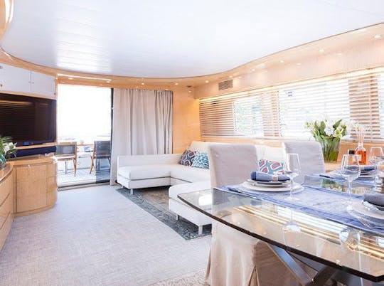 Yacht de luxe à Barcelone - location à l'heure, location à la journée