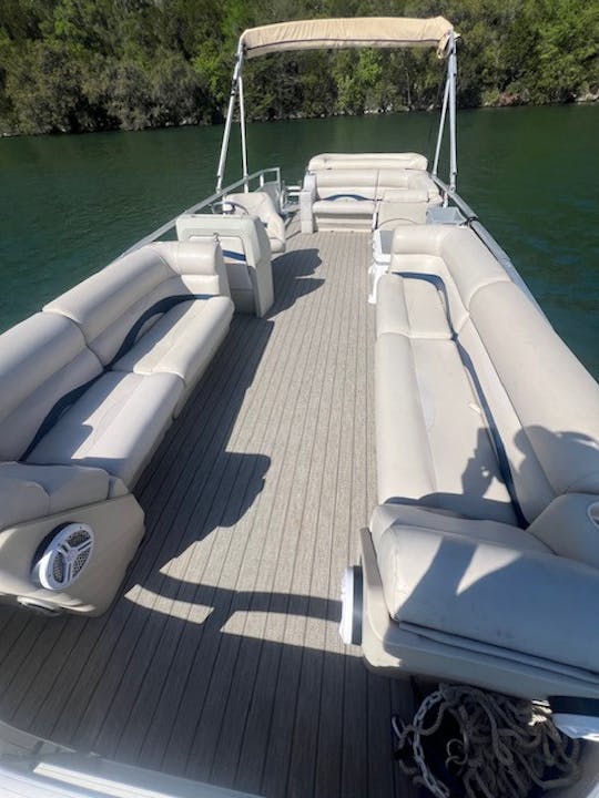 27ft Sun Tracker Tritoon on Lake Austin *Only Lake Austin*