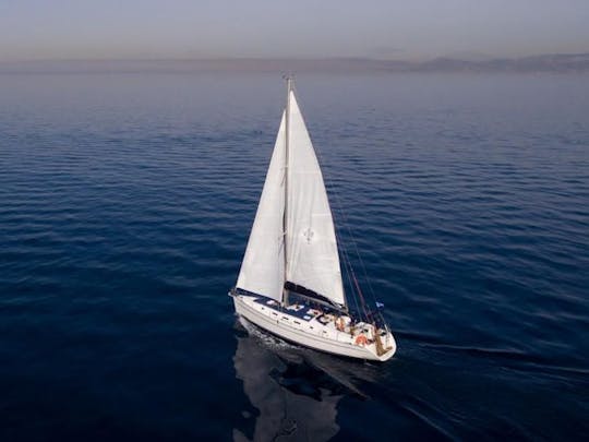 Beneteau Cyclades 43.3 Navegando en Santorini