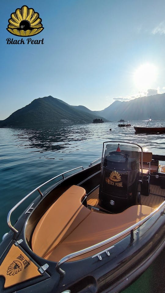 Tour privado de Black Pearl Perast: Nuestra Señora de las Rocas, Cueva Azul y Lagunas 