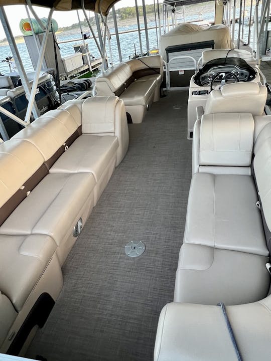 Barco flutuante de 24' | BARCO NOVO! | Capa Bimini completa para Shade | Devil's Cove Ready!