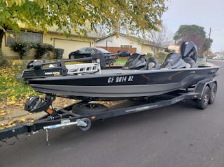 Bateau de pêche à l'achigan Vexus AVX2080 de 20 pieds avec détecteurs de poissons 