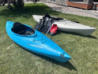 Deux kayaks sit-in de 9 pieds