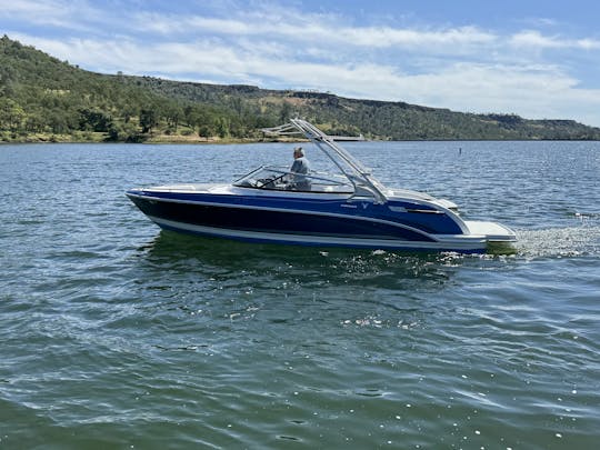 Bateau de Formule Sport haut de gamme et luxueux à Bass Lake !