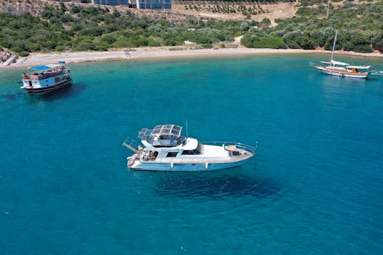 Gourmet Yacht with Jacuzzi Motor Yacht Rental in Muğla, Turkey