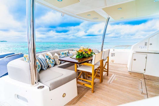 75' SUNSEEKER NASSAU: LUJO Y ELEGANCIA EN EL AGUA