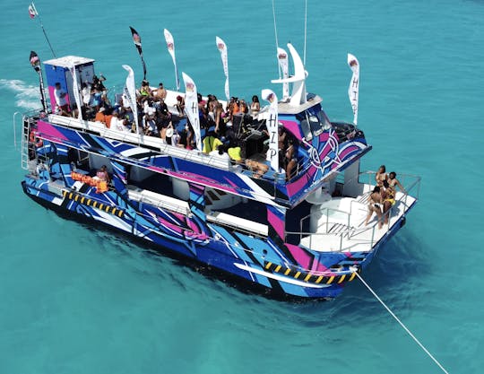 Catamarán de dos pisos para 130 pasajeros en Cancún