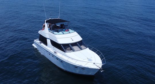 53' Carver 530 for corporate events, day or evening cruises, and overnight stays