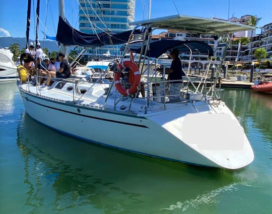 Luxury on a budget! 50' sailboat for 20 guests