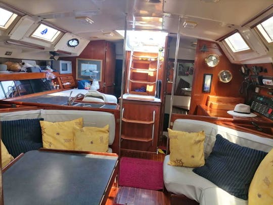 Luxury on a budget! 50' sailboat for 20 guests