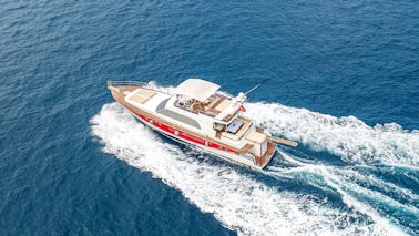 82ft Motor Yacht Private Tour with Luxurious Amenities!