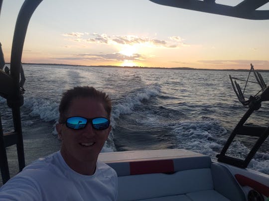 Faça um cruzeiro com o capitão #1 no Lago Minnetonka!
