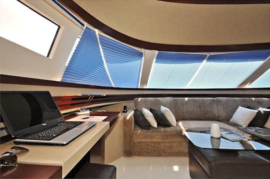 Super Yacht De Birs 85 Megayate