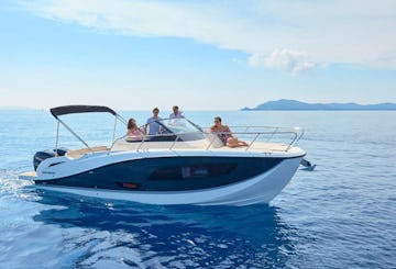 Quicksilver 875 Motor Yacht – Compact Comfort and Style in Antibes, France