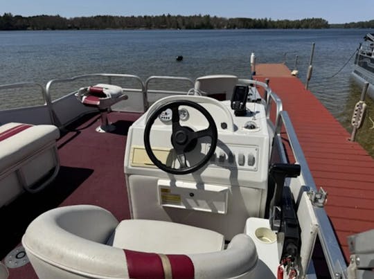 Ponton rouge 2018 de 16 pieds — 70 ch, parfait pour la pêche ou le tubing
