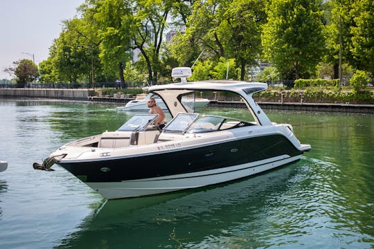 2018 Luxury Sea Ray 31 SLX in Chicago up to 10 guests!!