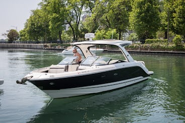 Le Sea Ray 31 SLX de luxe 2018 à Chicago peut accueillir jusqu'à 10 invités !