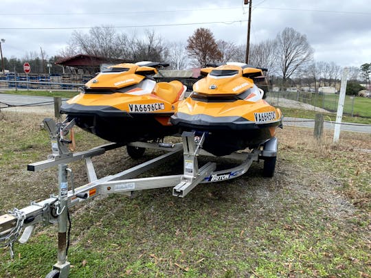 2 Jet skis Seadoo GTI 130 para desfrutar em qualquer lago da Carolina do Norte