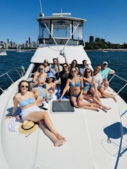 50FT Yacht Cruising Vancouver Downtown (18 people)