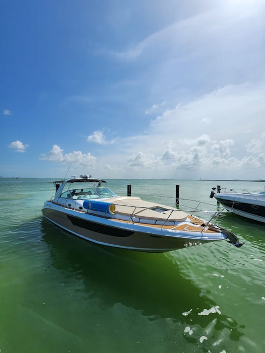 LADY C | Superbe Sea Ray E de 40 pieds pour une croisière à Cancún.