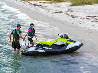 Alquiler de moto acuática Sea-Doo Spark 3 Up de 3 plazas 2023 | Nosotros entregamos