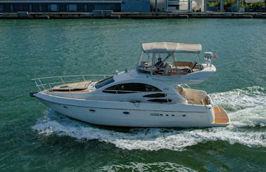 Beautiful Azimut 40ft available in Miami