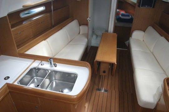 36ft Beneteau Private Sailing Charter – Explore Mystic and Fisher's Island 