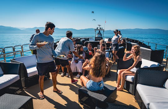 Megayate de lujo gratuito a una remota playa paradisíaca con pase de día con TODO incluido