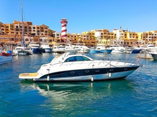 Yacht à moteur Maxum Cabo de 45 pieds avec équipage