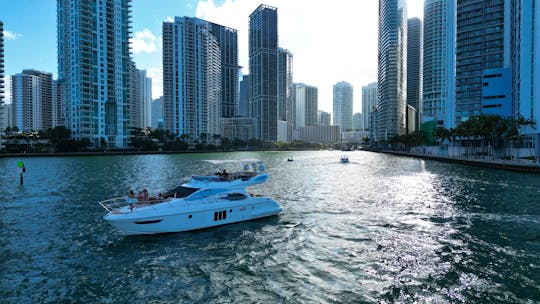 50' Azimut Avialible in the Heart of MIAMI BEACH!