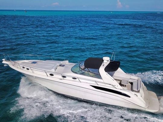Experiência de iate de luxo — Navegue por Cancún em um iate SeaRay de 47 pés