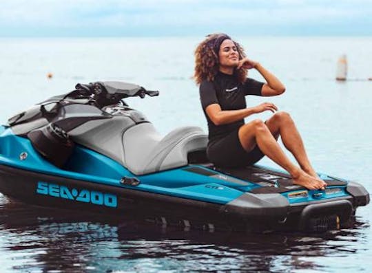 4 novos jet skis Sea-Doo GTI SE para alugar em Sunny Sarasota