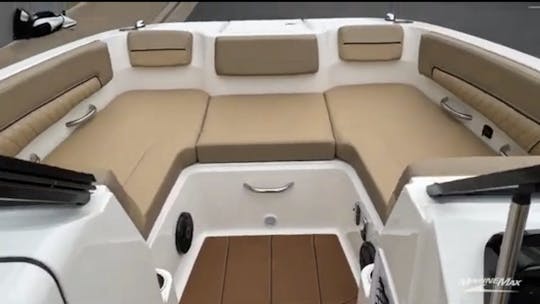 Barco de convés Bayliner 2250DX!