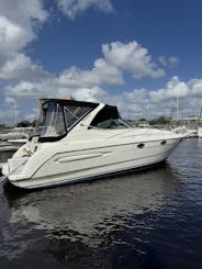 A piloté un Maxum Luxury Sport Cruiser de 33 pieds pour 12 passagers à Jacksonville 