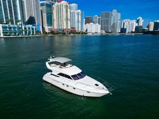 JETSKI GRATUIT | YACHT DE FÊTE DE LUXE DE 48 PIEDS 13 PLACES À MIAMI *PAS DE FRAIS CACHÉS*