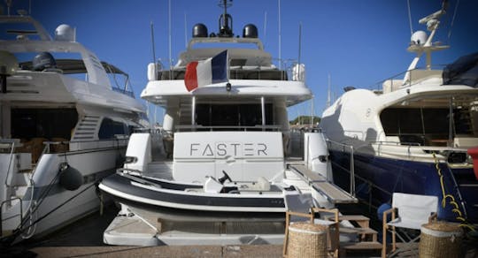 Experimente el epítome del lujo y la elegancia a bordo del yate Sanlorenzo SX88