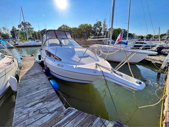 30 ft Bayliner ciera - Yacht Rental for 8 People in Montreal, Canada