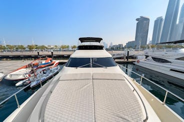 YACHT À MOTEUR NUVARI DE 68 PIEDS À DUBAÏ