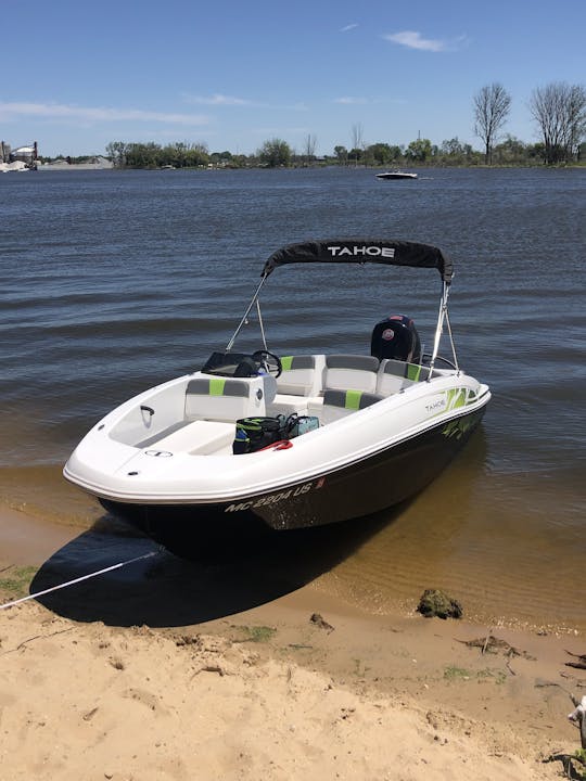 Super divertido como o novo barco esportivo Tahoe T-18 2022 (2 tubos/esqui a bordo).