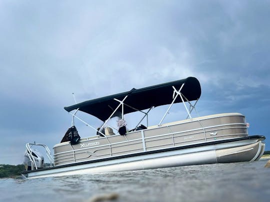 New 26' Pontoon with Diving Board!