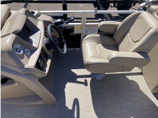 Lake Minnetonka Pontoon for 9!