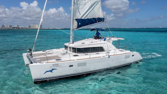 44 ft  Luxury Catamaran Private Charter / Capacity 40 people