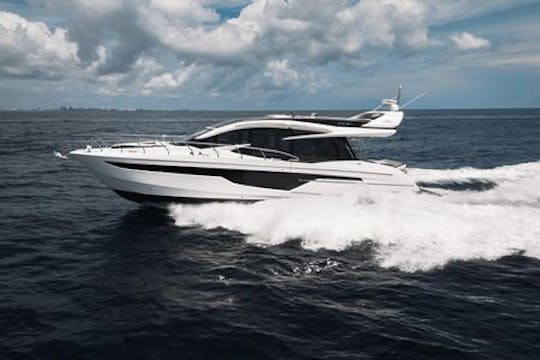 Sky Deck Galeon 510 para excursiones de un día en East End y North Fork, Long Island, NY