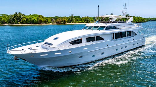 💎 VIP Experience: 95 Intermarine Mega Yacht