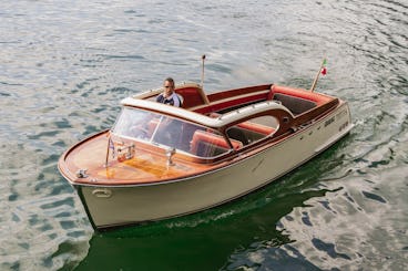 Barco de madeira Chris-Craft de 26 pés para passeio pelo Lago Como