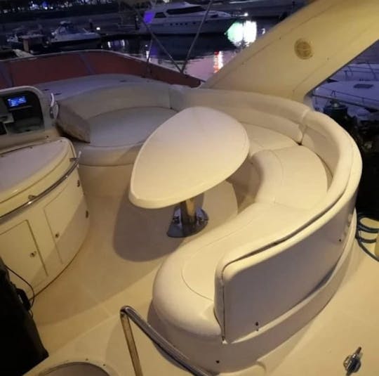 Aluguel de iates a motor em Abu Dhabi para 10 pessoas!