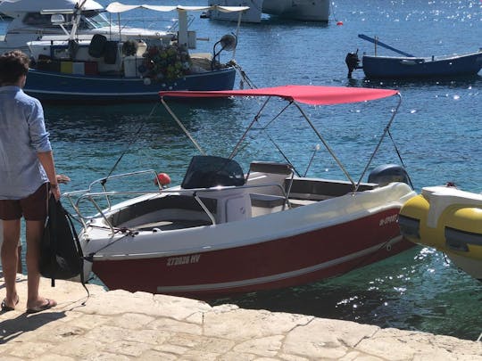 Bateau Marinello avec moteur hors-bord de 60 ch à louer dans la ville de Hvar