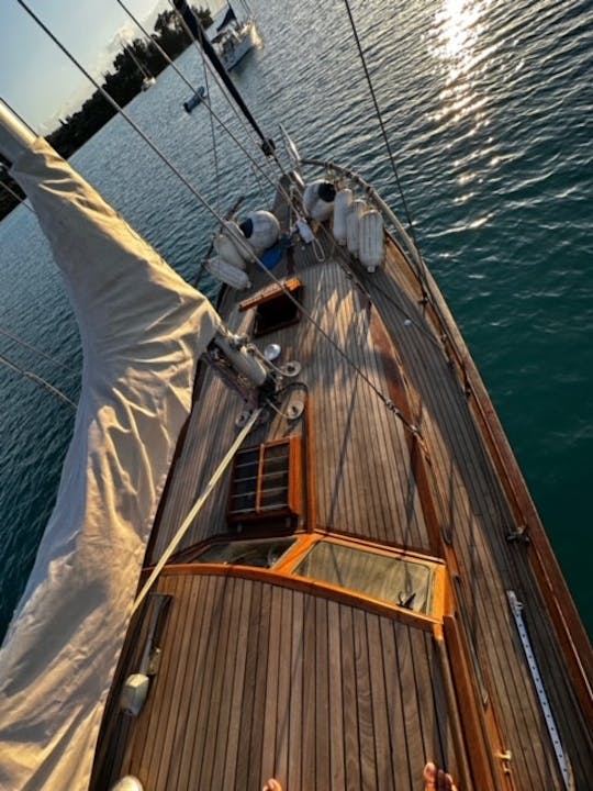 Encantador yate de madera en alquiler con patrón Islas Canarias — Tenerife