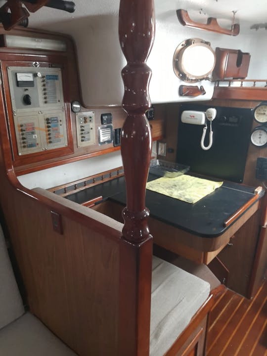 Charter 36' Cruising Monohull In Cancun, Mexico