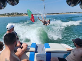Wakesurf or Just Relax on Canyon Lake with me as your Experienced Captain